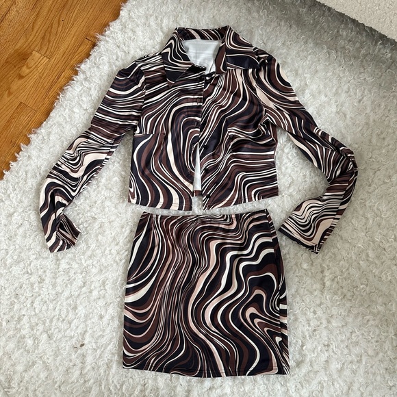 Y2K Vintage Retro Ripple Skirt Set 🤎 - Picture 4 of 5